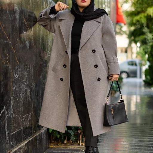 Kdf2LLE2ZcNZTk9YJEP9cnDMXcvNgpYUBnwu6P7C40HwySzOqt.jpg_512X512X70.jpg پالتو زنانه بلند جناغی در رنگ بندی و سایزبندی - تصویر 1