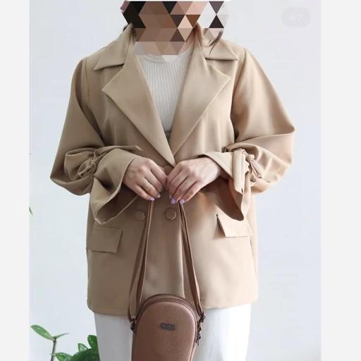 rB9i1ziMzYFYNSmPb3WGgijQBS0HW4Nx2DbbtoaDp4LGT04yYP.jpg_512X512X70.jpg مانتو عروسکی دخترانه آستین گره چهار دکمه - تصویر 1